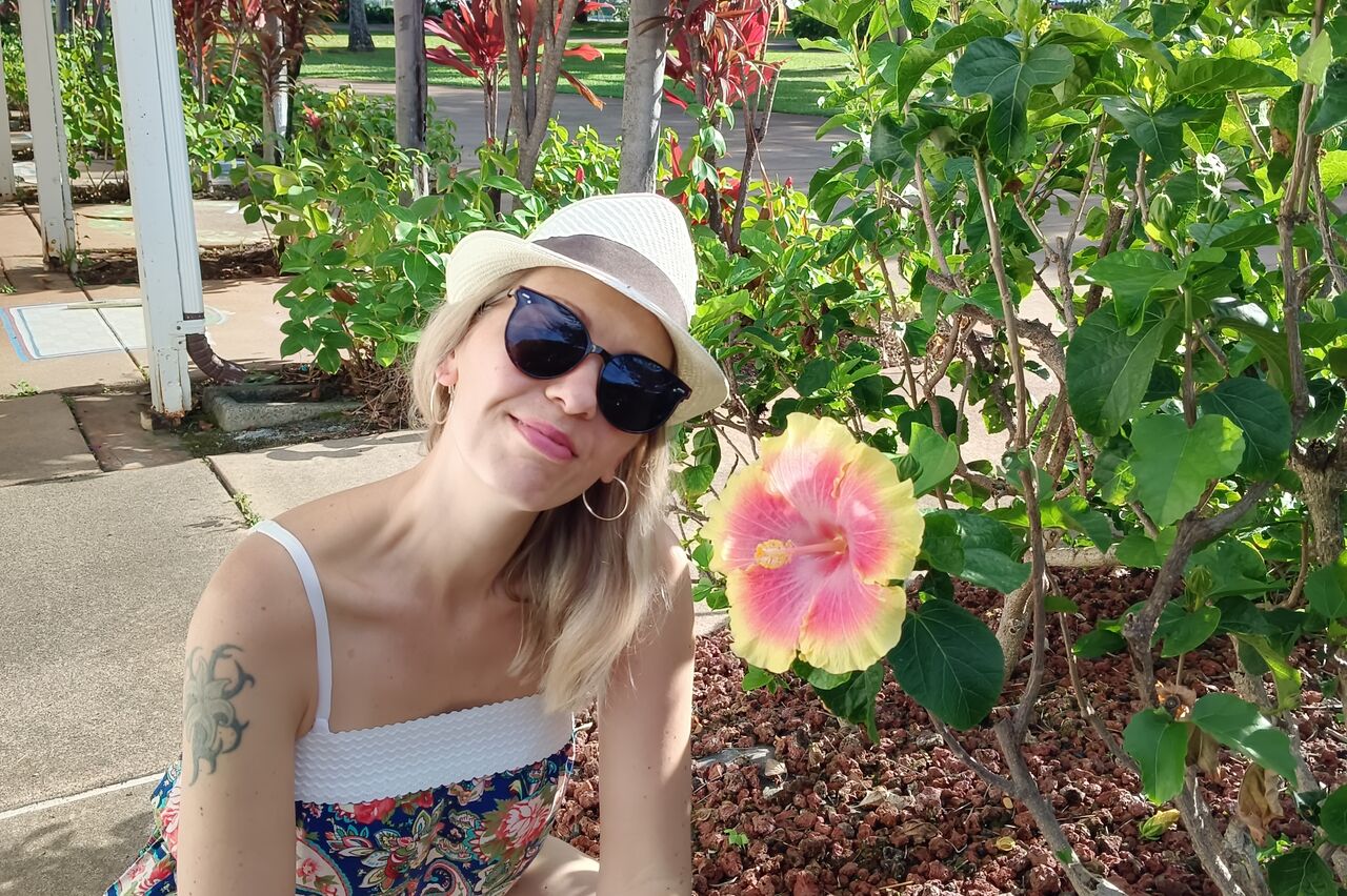 während ich mich anstelle, genießt Ehemaus die Flora